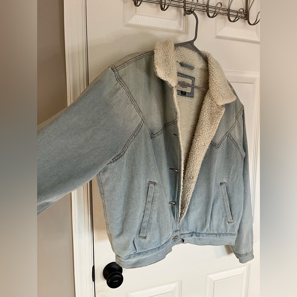 Ashley Vintage Charm Light Blue Sherpa-Lined Denim Bomber Jacket - Size Large - Picture 4 of 7